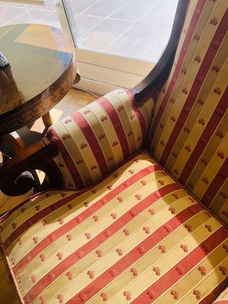 Coppia di poltrone in legno classiche