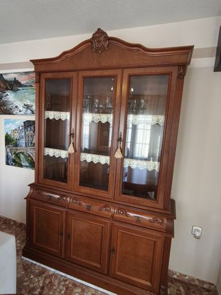 Vitrina clásica madera y mármol