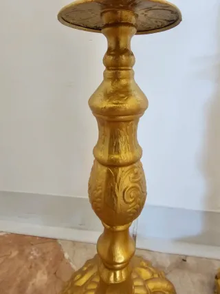 2 Candelabros Latón pintados en dorado.