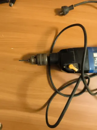 Taladro AEG 700W Electrónico