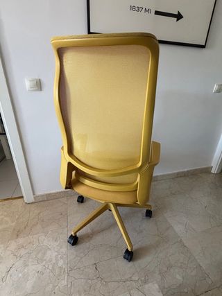 Silla de oficina amarilla mostaza (COMO NUEVA)