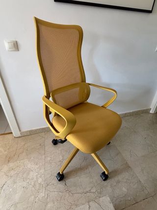 Silla de oficina amarilla mostaza (COMO NUEVA)