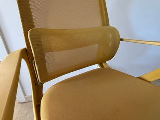 Silla de oficina amarilla mostaza (COMO NUEVA)