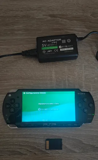 PSP Sony + 3 Giochi + Accessori