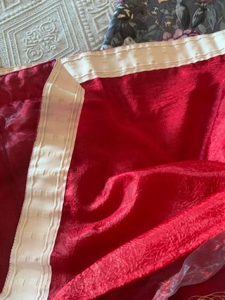 Cortinas Rojas y Doradas