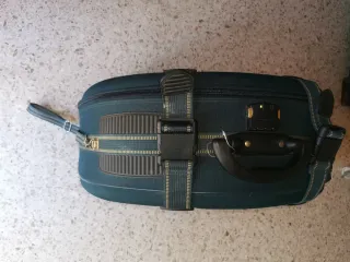 Maleta de viaje verde