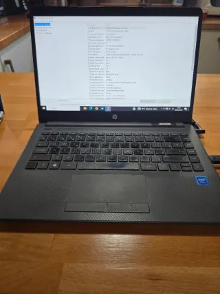 HP 240 G8 Notebook PC - Negro