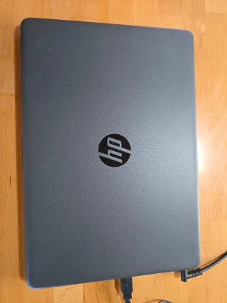 HP 240 G8 Notebook PC - Negro