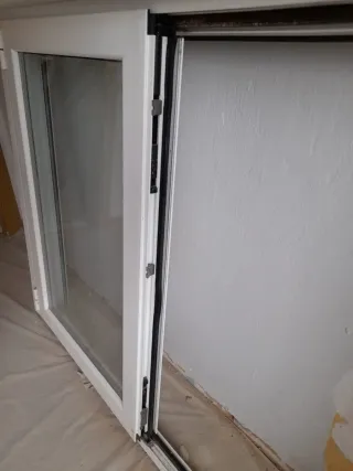 Ventanas de PVC y Aluminio con persiana.