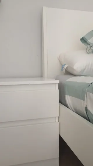 Cama completa con cabezal y mesillas