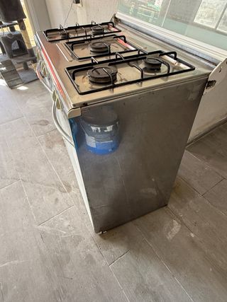 Cocina de gas blanca