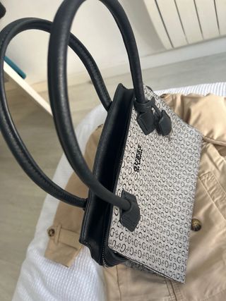 Bolso Guess Grande Negro y Gris