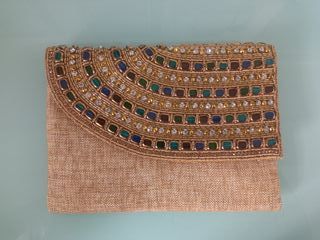 Bolso de cocktail color natural con pedrería