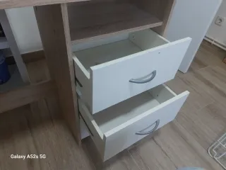 Escritorio con cajonera