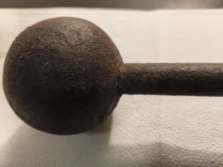 Mancuerna antigua de hierro