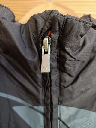 Sudadera Puma Color Negro, Gris y Naranja Talla S.