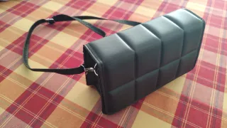 Bolso negro piel vegana acolchado