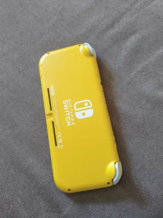 Nintendo Switch Lite Amarillo + Juego