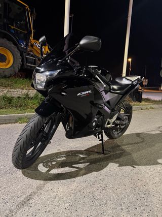 Honda CBR 125R Negra