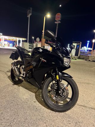 Honda CBR 125R Negra