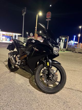 Honda CBR 125R Negra