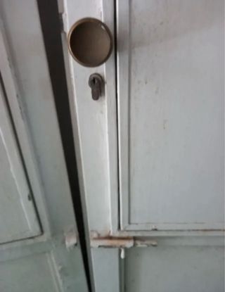 Puerta doble hierro con cristales y marco