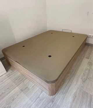 Canapé abatible blanco con cabecero