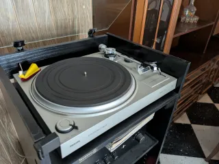 Tocadiscos Philips F7111 + Amplificador 22 AH 590