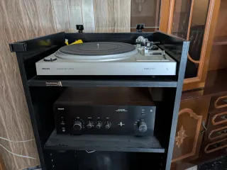 Tocadiscos Philips F7111 + Amplificador 22 AH 590