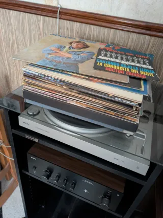 Tocadiscos Philips F7111 + Amplificador 22 AH 590