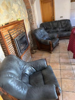 Sofá y 2 sillones de piel y madera