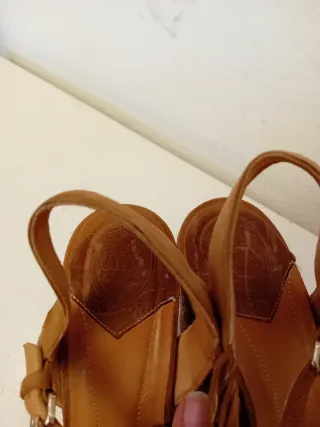 Sandalias de piel y cuña de esparto