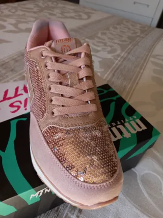 Deportivas Mustang Talla 38 Doradas y Rosas