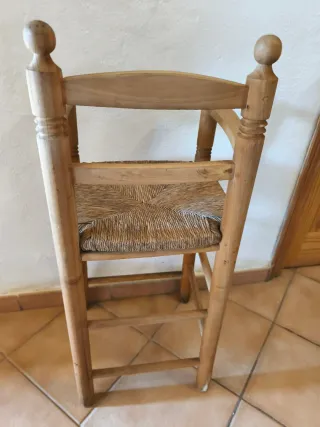 Silla de madera para bebé