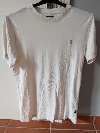 4 Camisetas Levis, Hurley y Scalpers