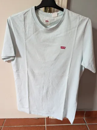 4 Camisetas Levis, Hurley y Scalpers