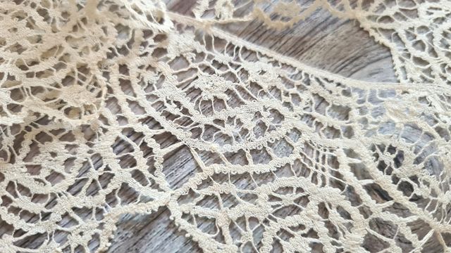 Pizzo antico a fuselli 150 cm