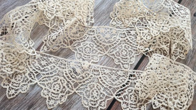 Pizzo antico a fuselli 150 cm