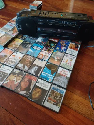 Lote Radio Cassette Sanyo + Cintas Vintage