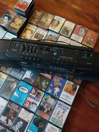 Lote Radio Cassette Sanyo + Cintas Vintage