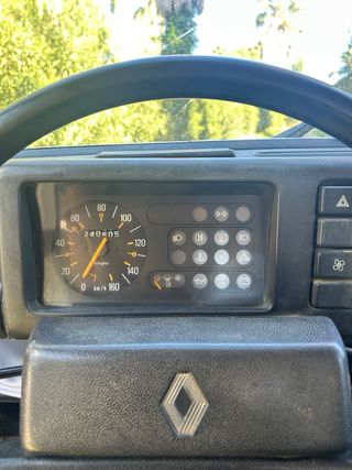 Renault R4 F6 Histórico