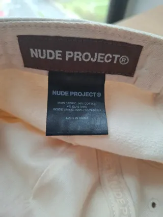 Gorra Nude Project