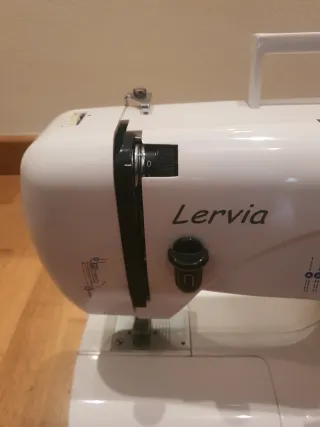 Máquina de coser Lervia