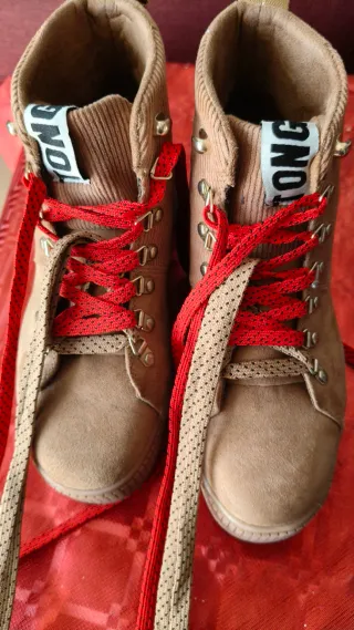 Botines con cordones