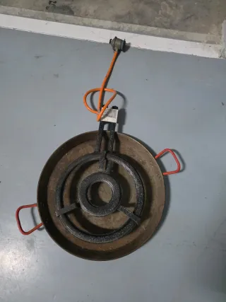 Paellera y quemador de gas
