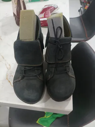 Botines negros con cordones