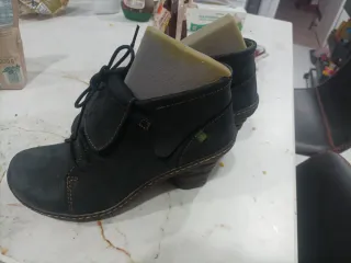 Botines negros con cordones