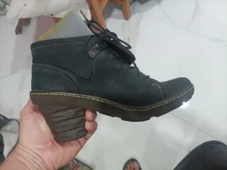 Botines negros con cordones