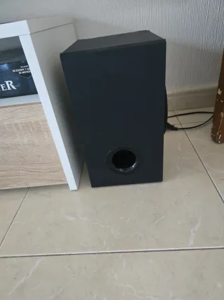 Barra de sonido LG SQC1 2.1 con Subwoofer