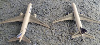 2 Maquetas Avión Boeing 777